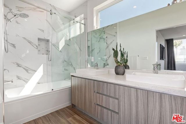 5504 W Olympic Boulevard, Los Angeles, CA 90036