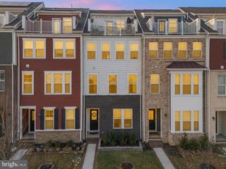 1581 SANDPIPER BAY LOOP, Dumfries, VA 22026