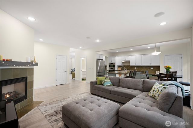 20013 9th Place W, Lynnwood, WA 98036