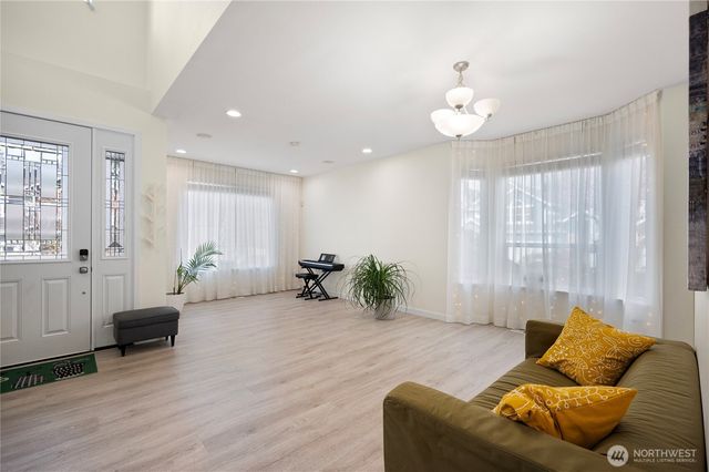 20013 9th Place W, Lynnwood, WA 98036