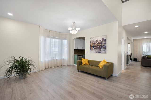 20013 9th Place W, Lynnwood, WA 98036