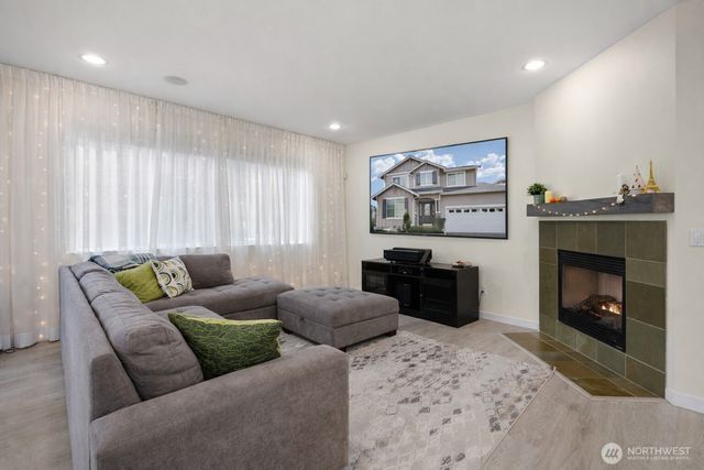 20013 9th Place W, Lynnwood, WA 98036