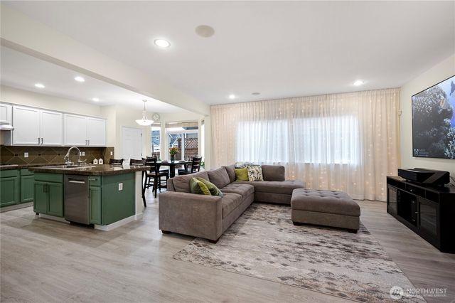 20013 9th Place W, Lynnwood, WA 98036