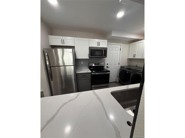 92 Newark St C, Aurora, CO 80012