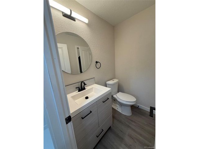 92 Newark St C, Aurora, CO 80012