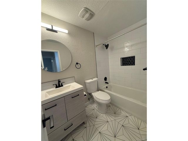 92 Newark St C, Aurora, CO 80012