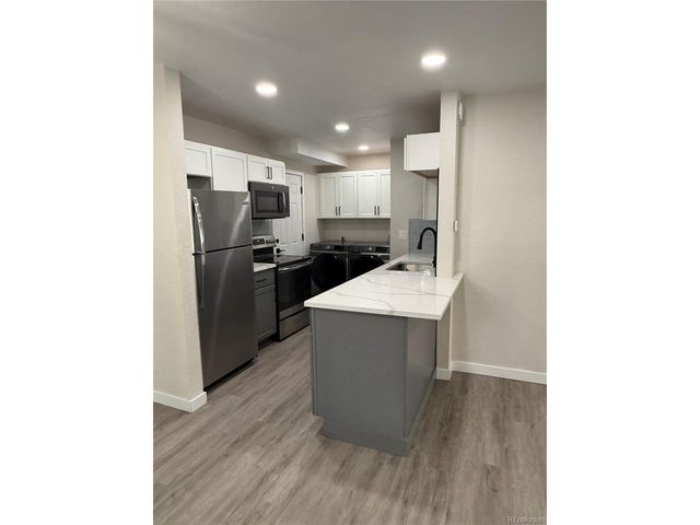 92 Newark St C, Aurora, CO 80012