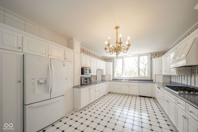 1 Whitehall Place, Anderson, IN 46011