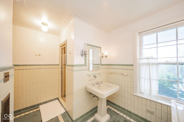 1 Whitehall Place, Anderson, IN 46011