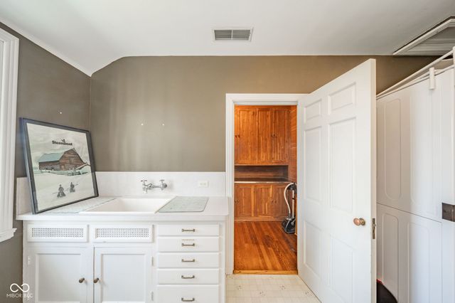 1 Whitehall Place, Anderson, IN 46011