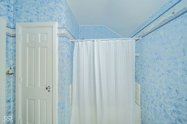1 Whitehall Place, Anderson, IN 46011
