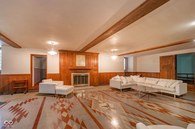 1 Whitehall Place, Anderson, IN 46011