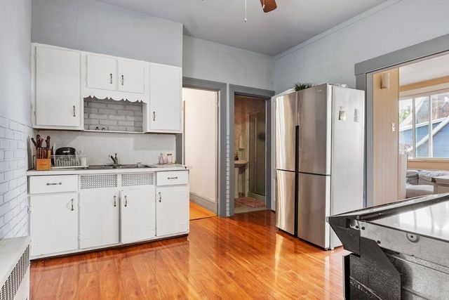 11 Wayne St, Worcester, MA 01603