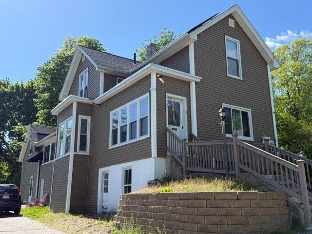 11 Wayne St, Worcester, MA 01603