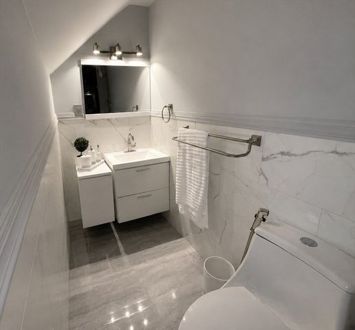 11 Wayne St, Worcester, MA 01603