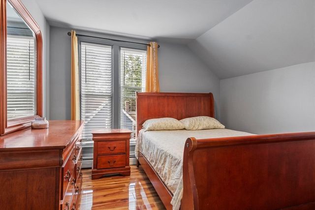 11 Wayne St, Worcester, MA 01603