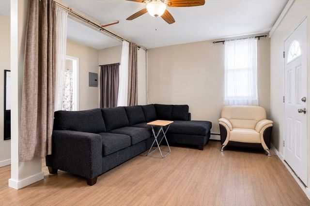 11 Wayne St, Worcester, MA 01603