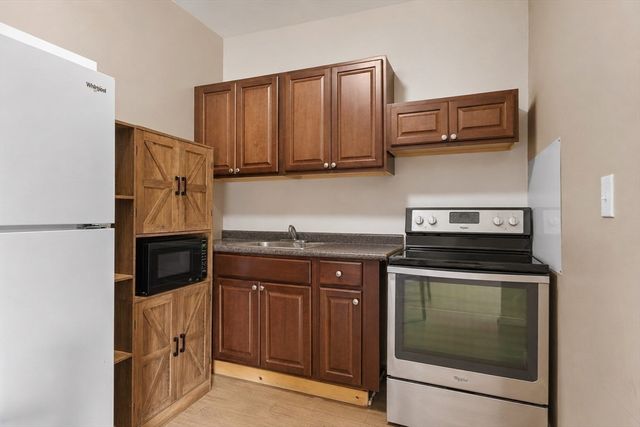 11 Wayne St, Worcester, MA 01603