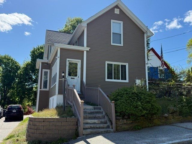 11 Wayne St, Worcester, MA 01603