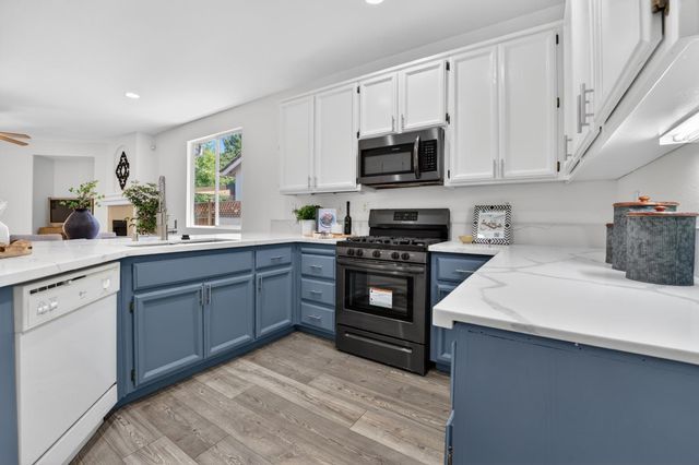 2155 Hearst St, West Sacramento, CA 95691