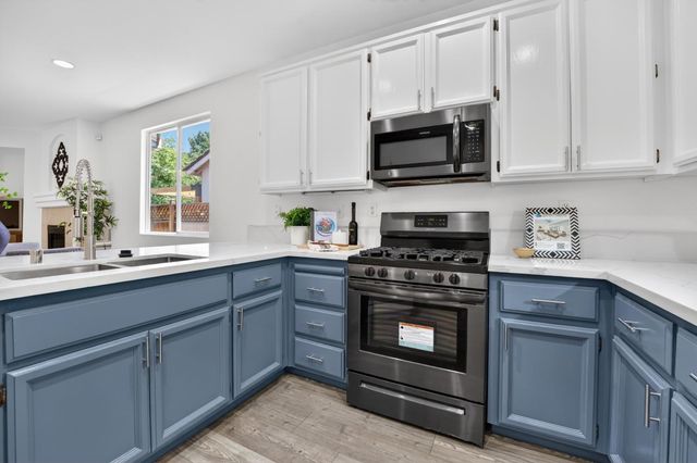 2155 Hearst St, West Sacramento, CA 95691