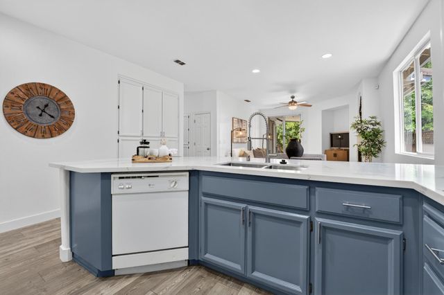 2155 Hearst St, West Sacramento, CA 95691