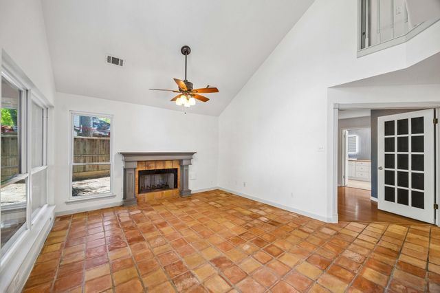 11 Cedar Chase Place, The Woodlands, TX 77381