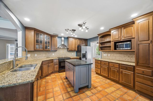 11 Cedar Chase Place, The Woodlands, TX 77381