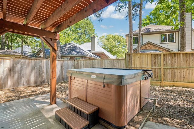 11 Cedar Chase Place, The Woodlands, TX 77381