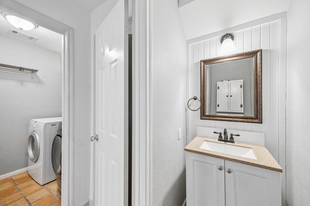 11 Cedar Chase Place, The Woodlands, TX 77381