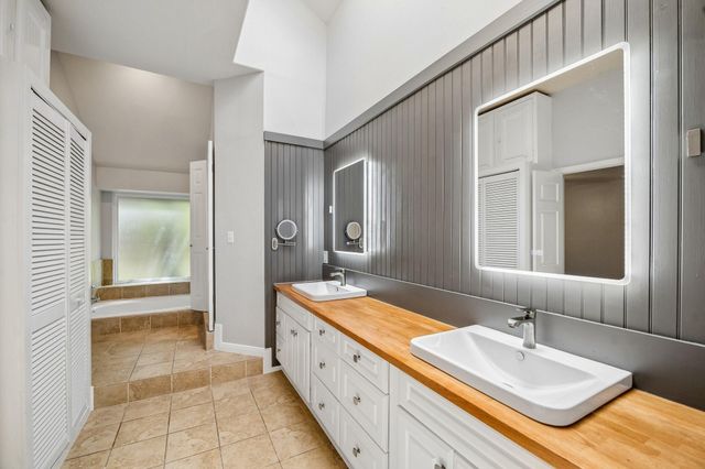 11 Cedar Chase Place, The Woodlands, TX 77381