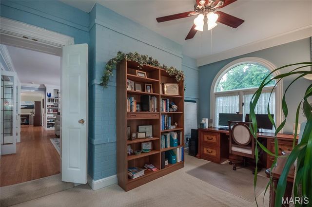 8 Granada Way, Ladue, MO 63124