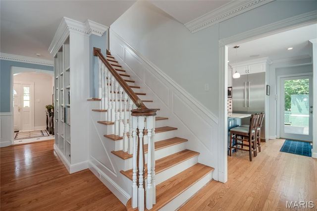 8 Granada Way, Ladue, MO 63124