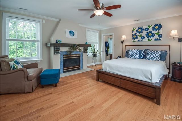 8 Granada Way, Ladue, MO 63124