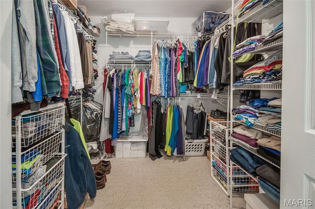 8 Granada Way, Ladue, MO 63124