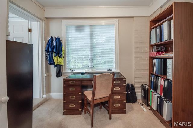 8 Granada Way, Ladue, MO 63124