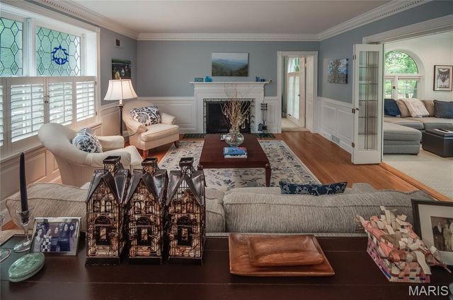 8 Granada Way, Ladue, MO 63124