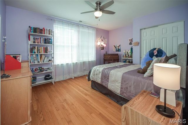8 Granada Way, Ladue, MO 63124