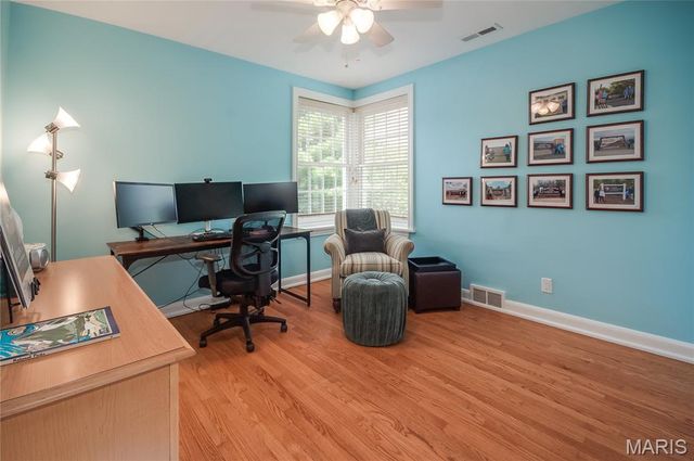 8 Granada Way, Ladue, MO 63124