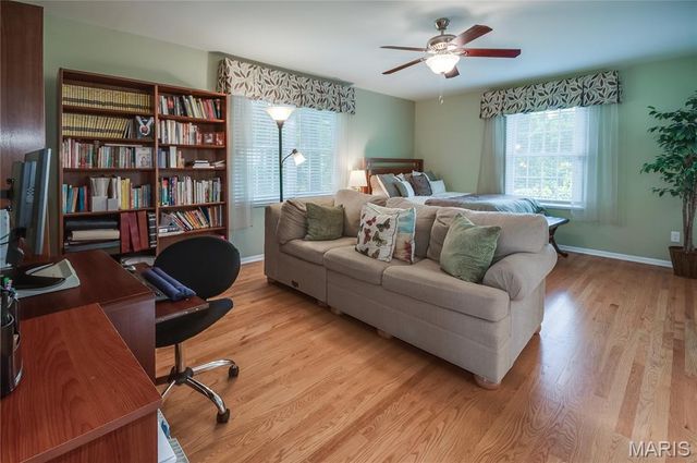 8 Granada Way, Ladue, MO 63124
