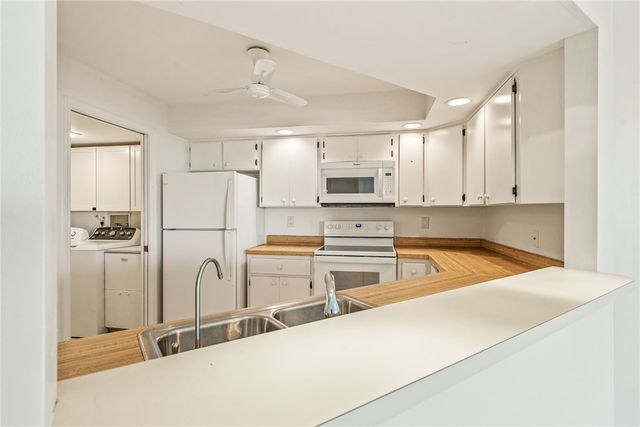 1850 Bay Road 3-F, Vero Beach, FL 32963