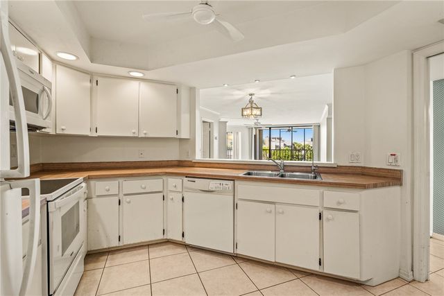 1850 Bay Road 3-F, Vero Beach, FL 32963