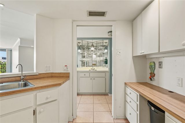 1850 Bay Road 3-F, Vero Beach, FL 32963