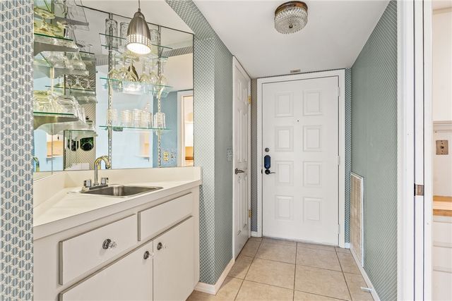 1850 Bay Road 3-F, Vero Beach, FL 32963