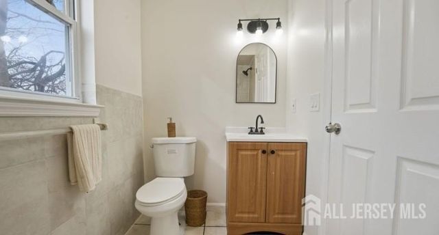 695 S 11th Street, Newark, NJ 07103