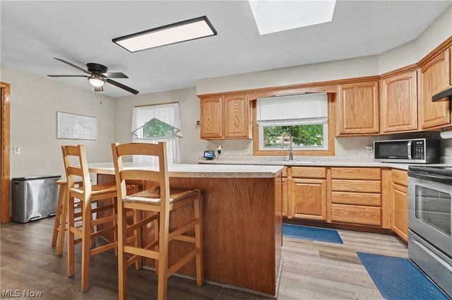 8524 Sleepy Hollow Drive NE, Warren, OH 44484