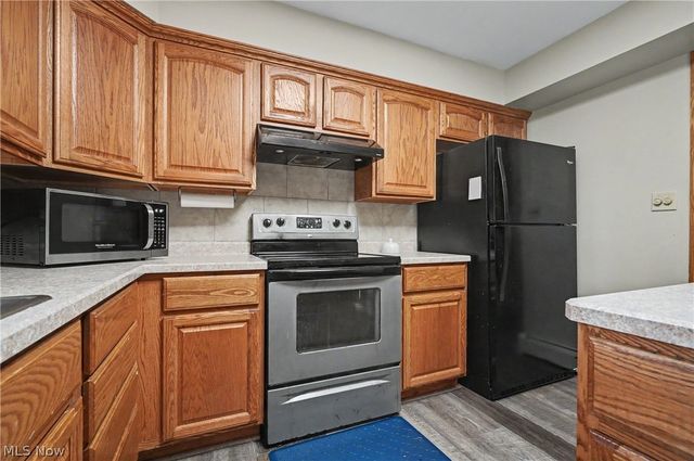 8524 Sleepy Hollow Drive NE, Warren, OH 44484