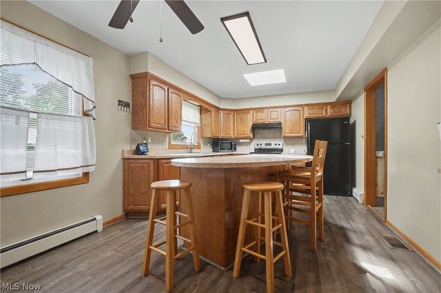 8524 Sleepy Hollow Drive NE, Warren, OH 44484