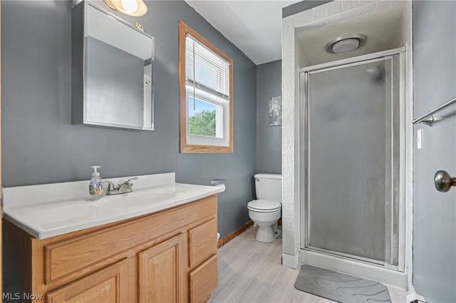8524 Sleepy Hollow Drive NE, Warren, OH 44484
