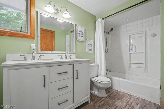 8524 Sleepy Hollow Drive NE, Warren, OH 44484